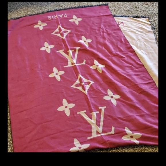 2 LV design scarves/ shawl - Picture 4 of 10